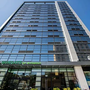 Wingate By Wyndham Long Island City Hotel